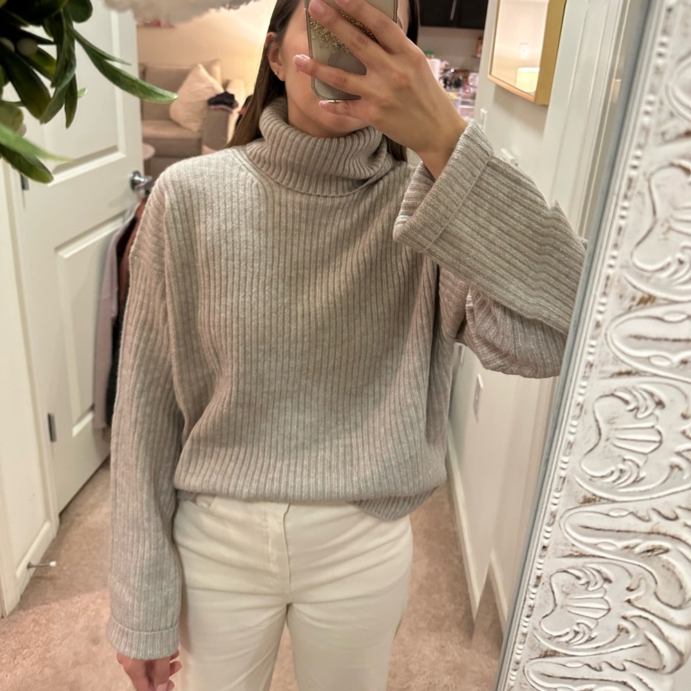 H&M oatmeal tan turtleneck sweater